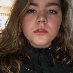 Meet your Posher, Ella